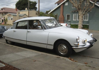 Illustration for article titled 1967 Citroën DS21 Pallas Down On The Alameda Street